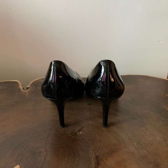 BCBG Paris black patent leather heels - Picture 3 of 4